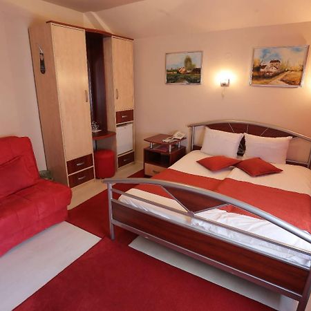 Hotel Zeneva Kragujevac Bagian luar foto