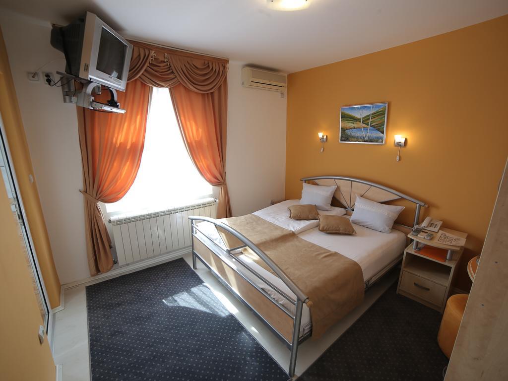 Hotel Zeneva Kragujevac Ruang foto