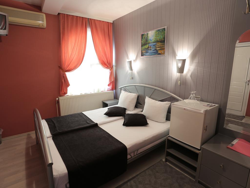 Hotel Zeneva Kragujevac Bagian luar foto